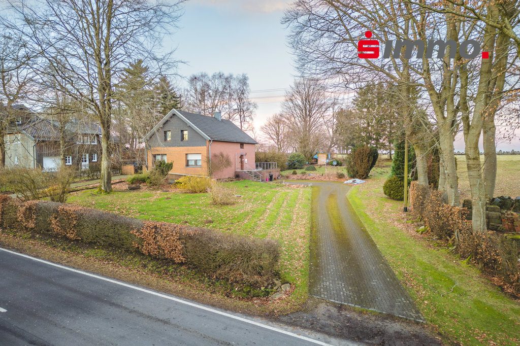 Immobilienangebot - Simmerath - Wohnen - Modernisierungsbedürftiges Einfamilienhaus mit großem Grundstück