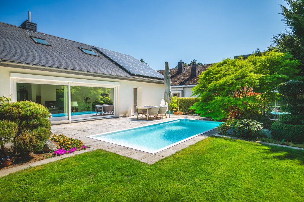 Immobilienangebot - Aachen - Wohnen - Freistehender Bungalow mit exklusiver Ausstattung und Außenpool