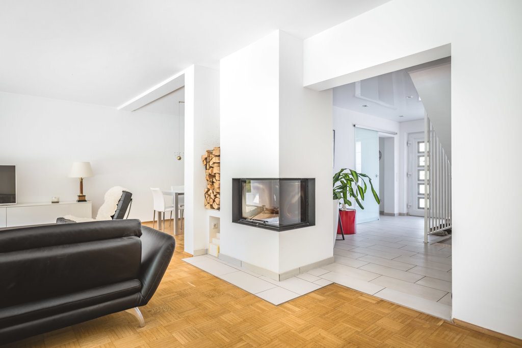 Immobilienangebot - Aachen - Wohnen - Freistehender Bungalow mit exklusiver Ausstattung und Außenpool
