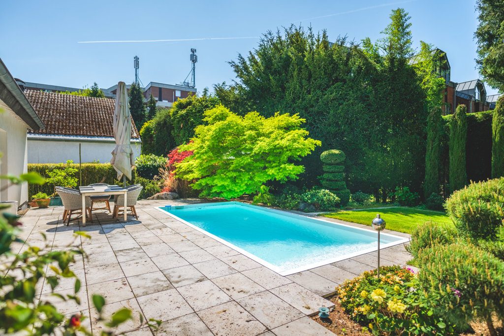 Immobilienangebot - Aachen - Wohnen - Freistehender Bungalow mit exklusiver Ausstattung und Außenpool