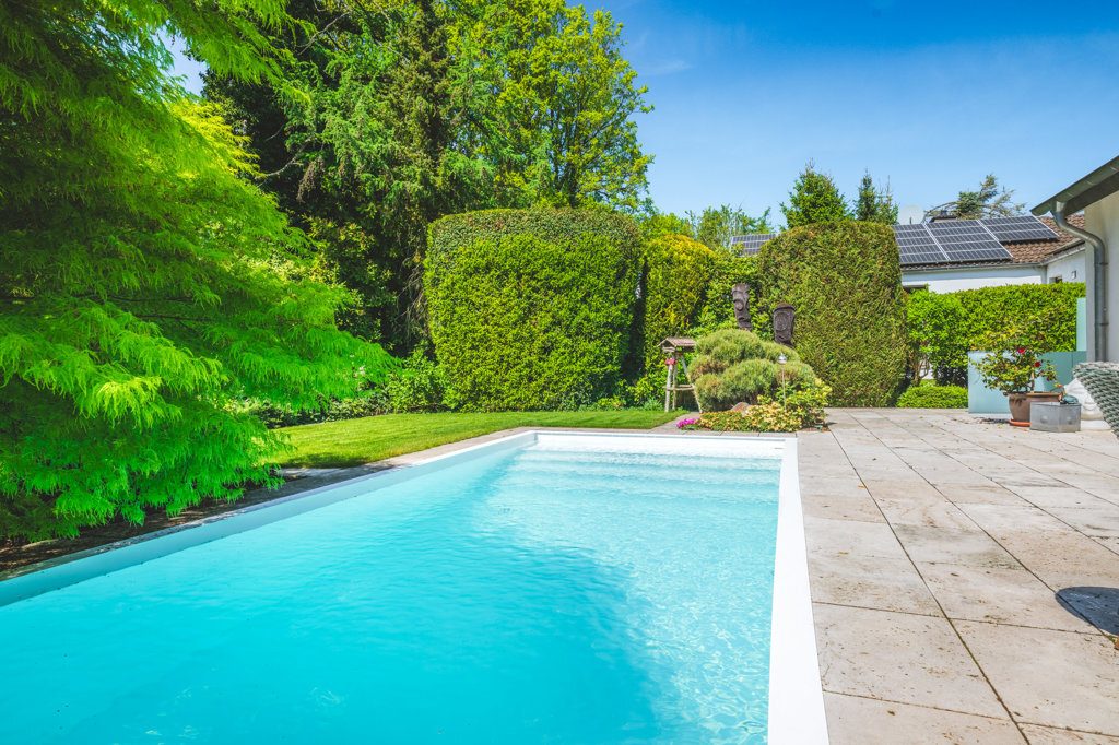 Immobilienangebot - Aachen - Wohnen - Freistehender Bungalow mit exklusiver Ausstattung und Außenpool