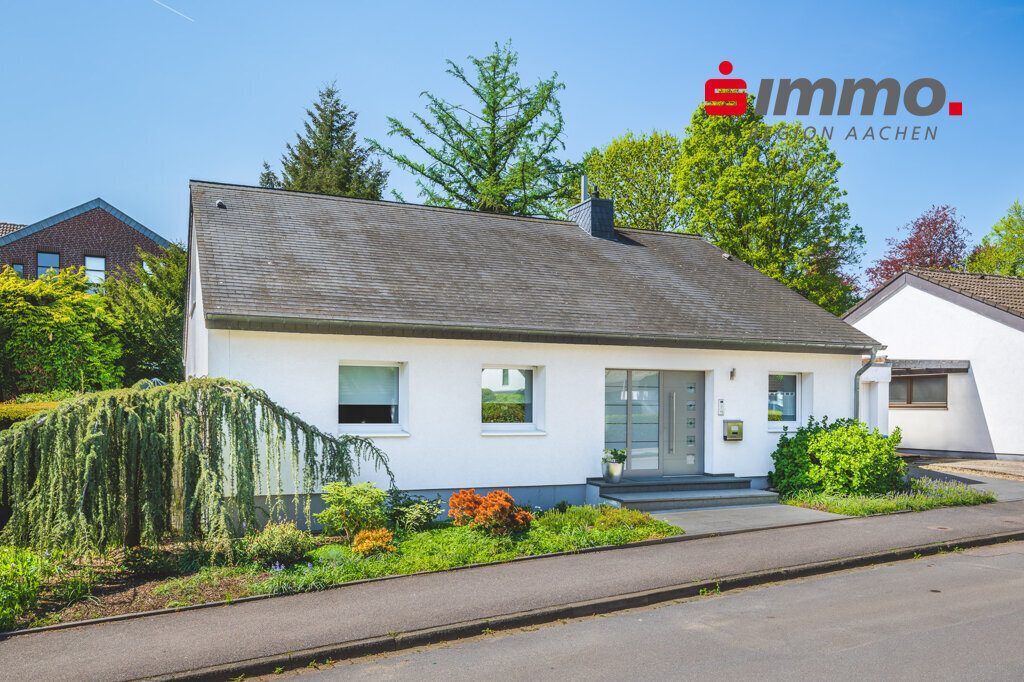Immobilienangebot - Aachen - Wohnen - Freistehender Bungalow mit exklusiver Ausstattung und Außenpool