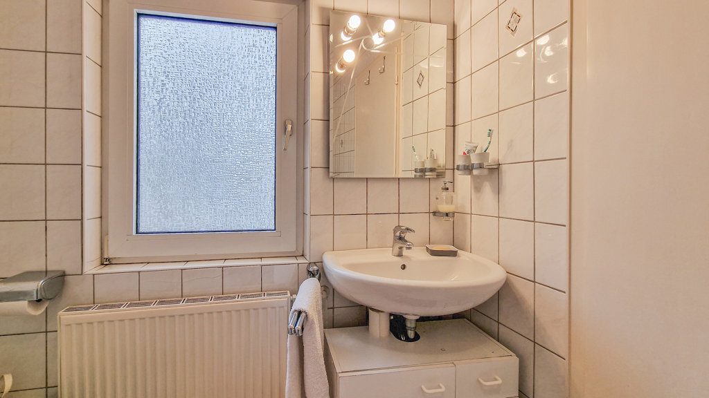 Immobilienangebot - Herzogenrath - Wohnen - Gepflegtes Wohn- und Geschäftshaus mit langjährig vermieteten Praxisräumen und bezugsfreier Wohnung