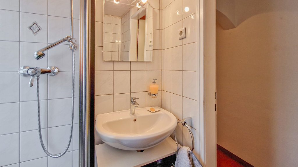 Immobilienangebot - Herzogenrath - Wohnen - Gepflegtes Wohn- und Geschäftshaus mit langjährig vermieteten Praxisräumen und bezugsfreier Wohnung