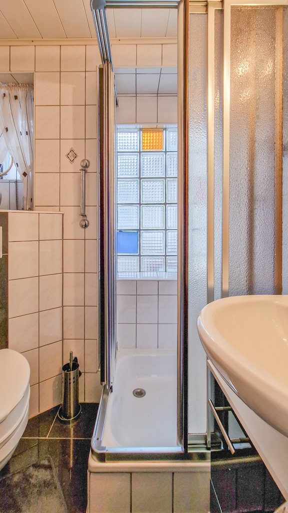 Immobilienangebot - Herzogenrath - Wohnen - Gepflegtes Wohn- und Geschäftshaus mit langjährig vermieteten Praxisräumen und bezugsfreier Wohnung
