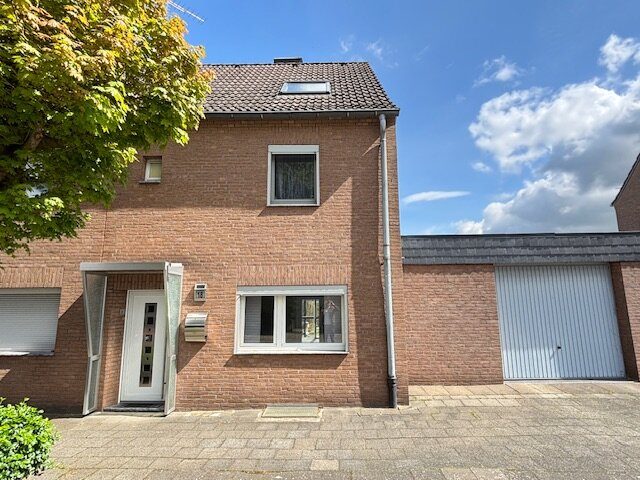 Immobilienangebot - Eschweiler - Wohnen - Saniertes, bezugsfreies Einfamilienhaus mit Garage in bester Lage von Eschweiler-Dürwiß