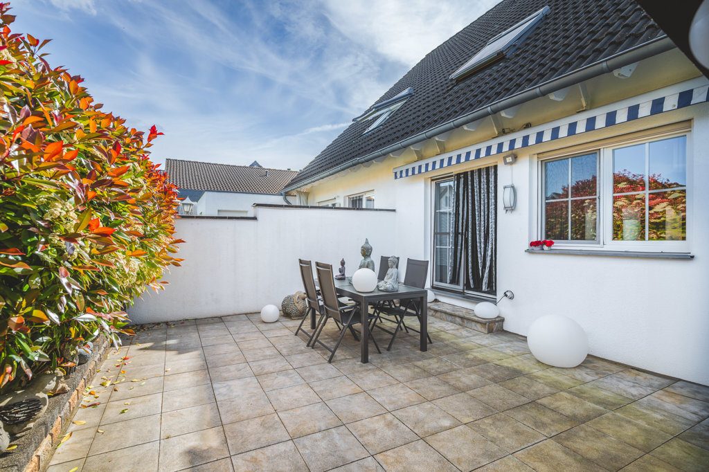 Immobilienangebot - Übach-Palenberg - Wohnen - Exklusives Einfamilienhaus mit Doppelgarage