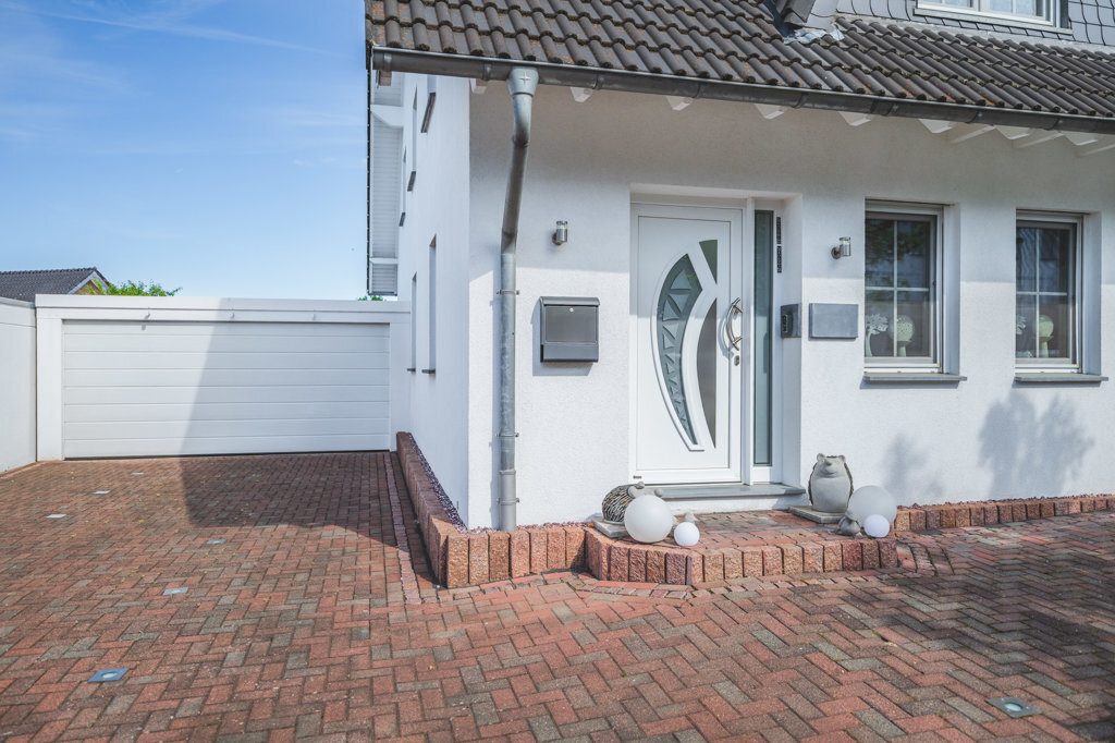 Immobilienangebot - Übach-Palenberg - Wohnen - Exklusives Einfamilienhaus mit Doppelgarage