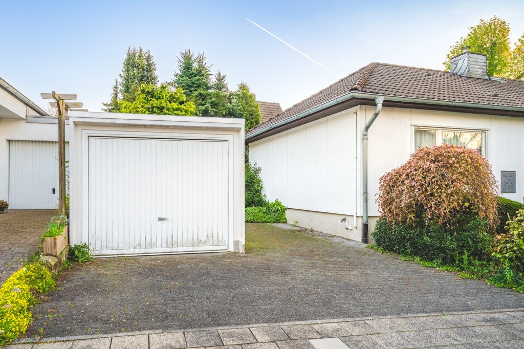 Immobilienangebot - Aachen - Wohnen - Sanierungsbedürftiger Fertighausbungalow mit großem Grundstück