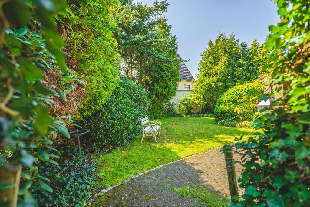Immobilienangebot - Aachen - Wohnen - Sanierungsbedürftiger Fertighausbungalow mit großem Grundstück