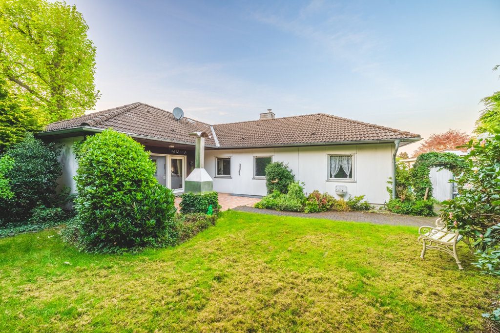 Immobilienangebot - Aachen - Wohnen - Sanierungsbedürftiger Fertighausbungalow mit großem Grundstück