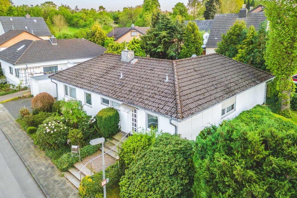 Immobilienangebot - Aachen - Wohnen - Sanierungsbedürftiger Fertighausbungalow mit großem Grundstück