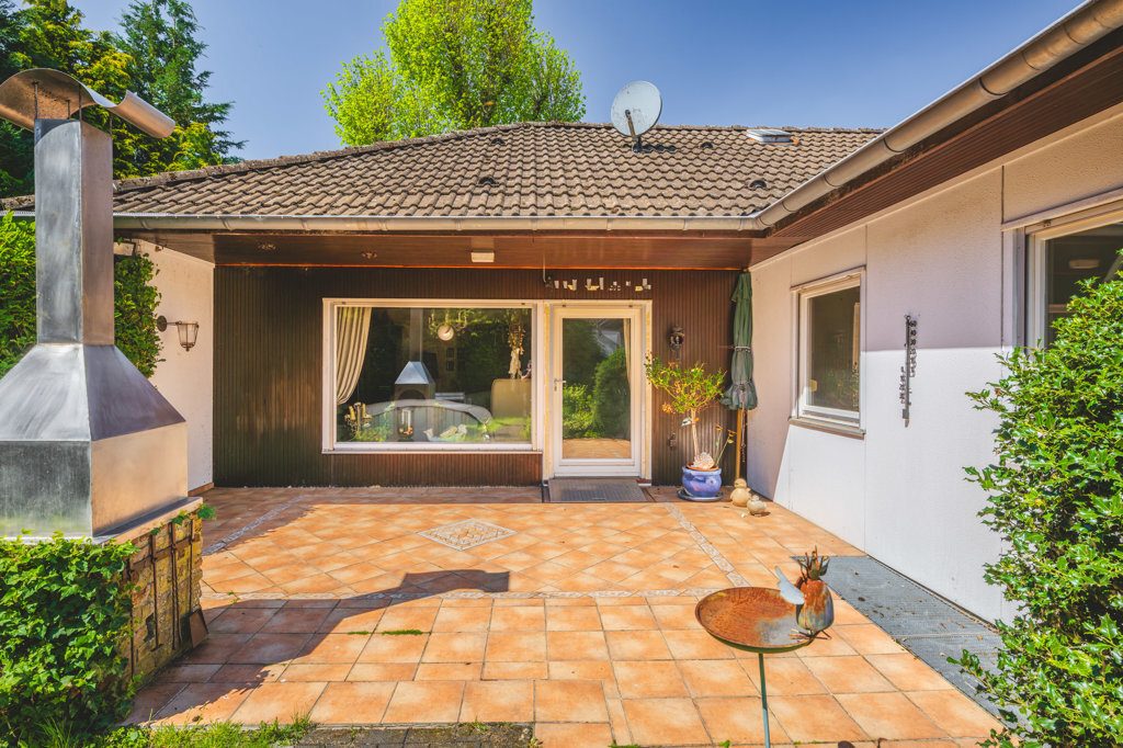 Immobilienangebot - Aachen - Wohnen - Sanierungsbedürftiger Fertighausbungalow mit großem Grundstück
