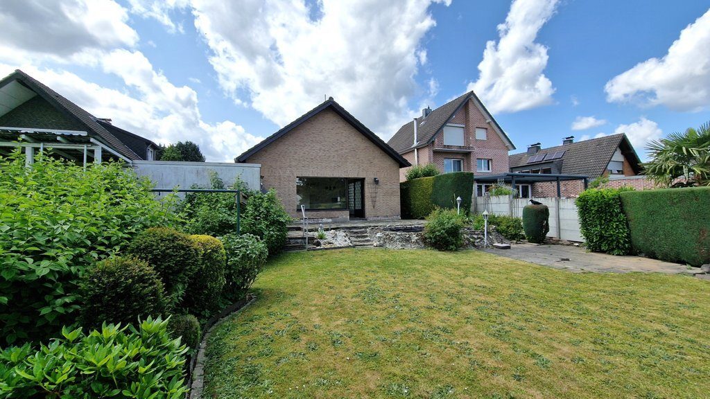 Immobilienangebot - Eschweiler - Wohnen - Freistehender Bungalow mit traumhaftem Garten in absolut ruhiger Wohnlage