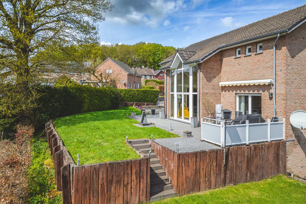 Immobilienangebot - Moresnet - Wohnen - Lichtdurchflutetes, bezugsfreies Einfamilienhaus mit wunderbarer Aussicht in Kelmis