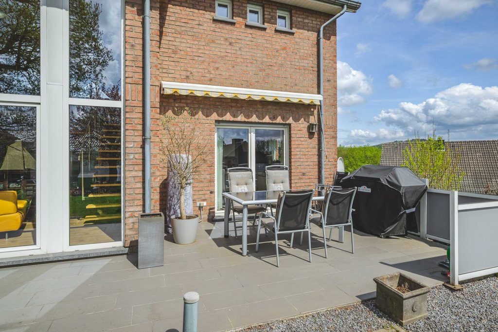 Immobilienangebot - Moresnet - Wohnen - Lichtdurchflutetes, bezugsfreies Einfamilienhaus mit wunderbarer Aussicht in Kelmis