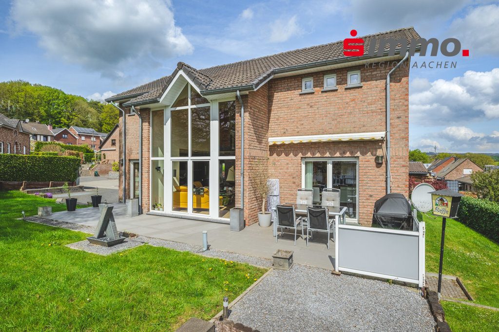 Immobilienangebot - Moresnet - Wohnen - Lichtdurchflutetes, bezugsfreies Einfamilienhaus mit wunderbarer Aussicht in Kelmis
