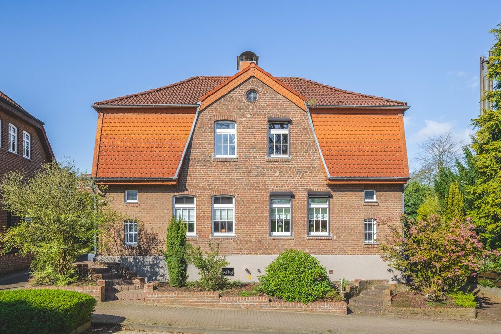 Immobilienangebot - Würselen - Wohnen - Historische Doppelhaushälfte mit Garage und Sonnenterrasse