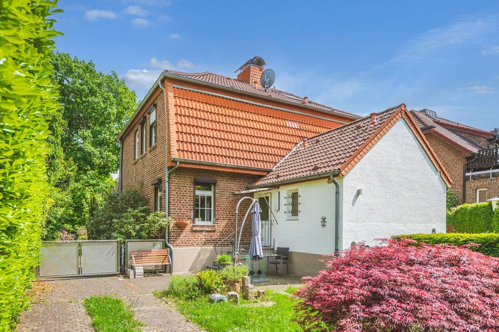 Immobilienangebot - Würselen - Wohnen - Historische Doppelhaushälfte mit Garage und Sonnenterrasse