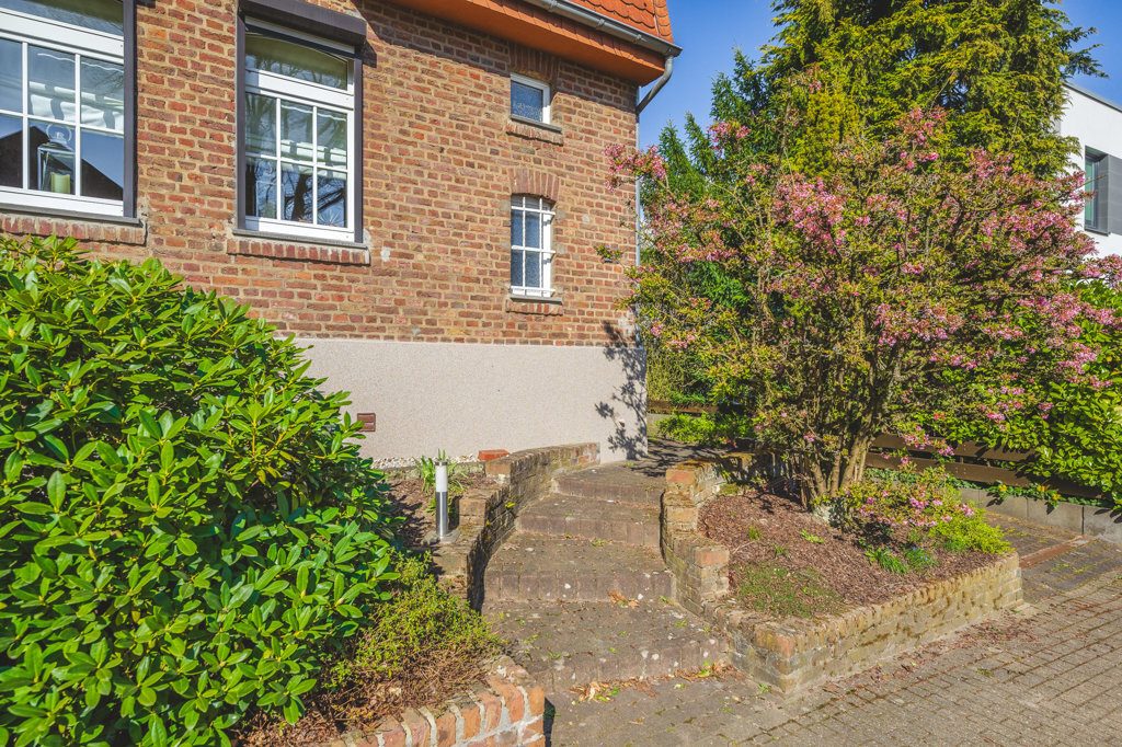 Immobilienangebot - Würselen - Wohnen - Historische Doppelhaushälfte mit Garage und Sonnenterrasse