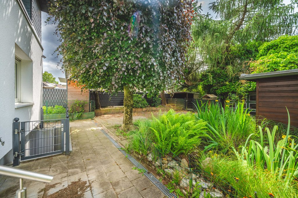 Immobilienangebot - Alsdorf - Wohnen - Blumenrath!
Doppelhaushälfte mit großem Garten als Ein- oder Zweifamilienhaus