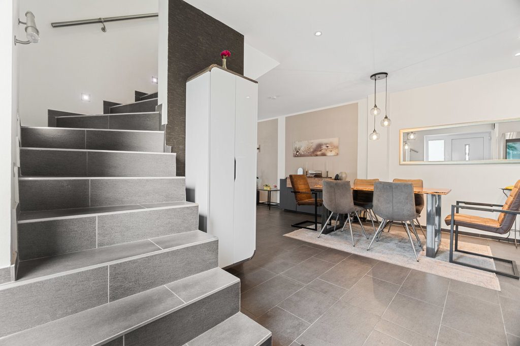 Immobilienangebot - Aachen - Wohnen - Energieeffizienz A inklusive!
Moderne Doppelhaushälfte mit gehobener Ausstattung in bevorzugter Lage