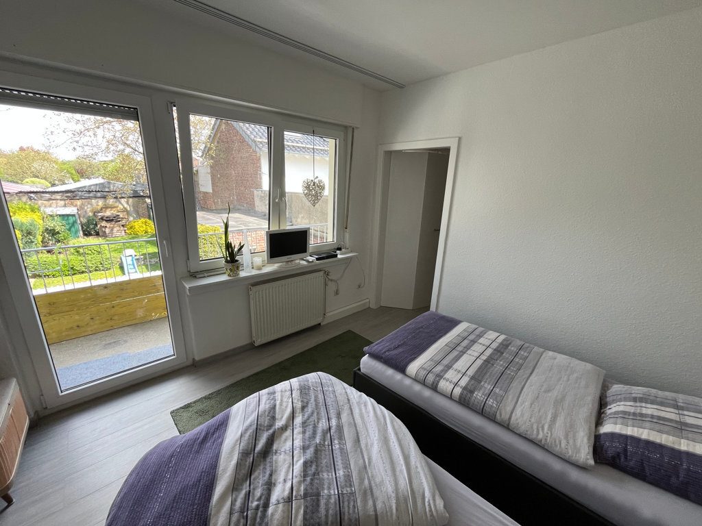 Immobilienangebot - Baesweiler - Wohnen - Renoviertes Einfamilienhaus in ruhiger Seitenstraße