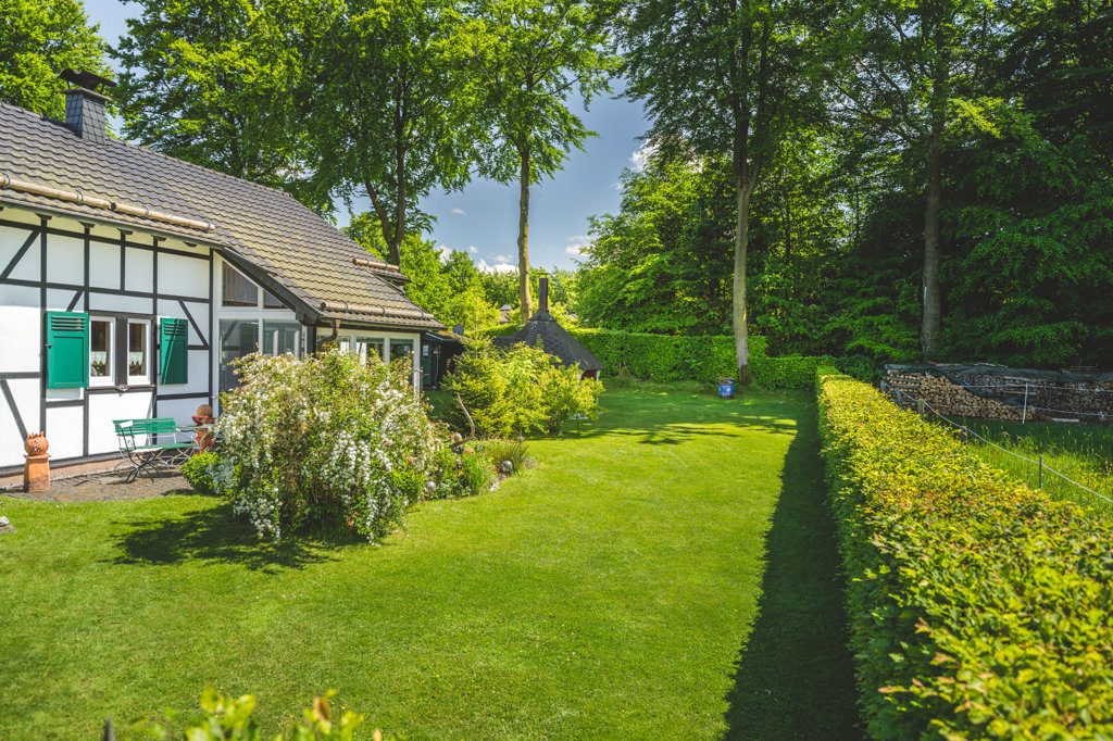 Immobilienangebot - Monschau - Wohnen - Klein aber fein!
Freistehendes Einfamilienhaus mit sonnigem
Grundstück in ruhiger und idyllischer Lage