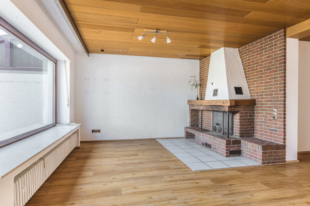 Immobilienangebot - Simmerath - Wohnen - Teilmodernisierte Doppelhaushälfte mit Garten und Garage