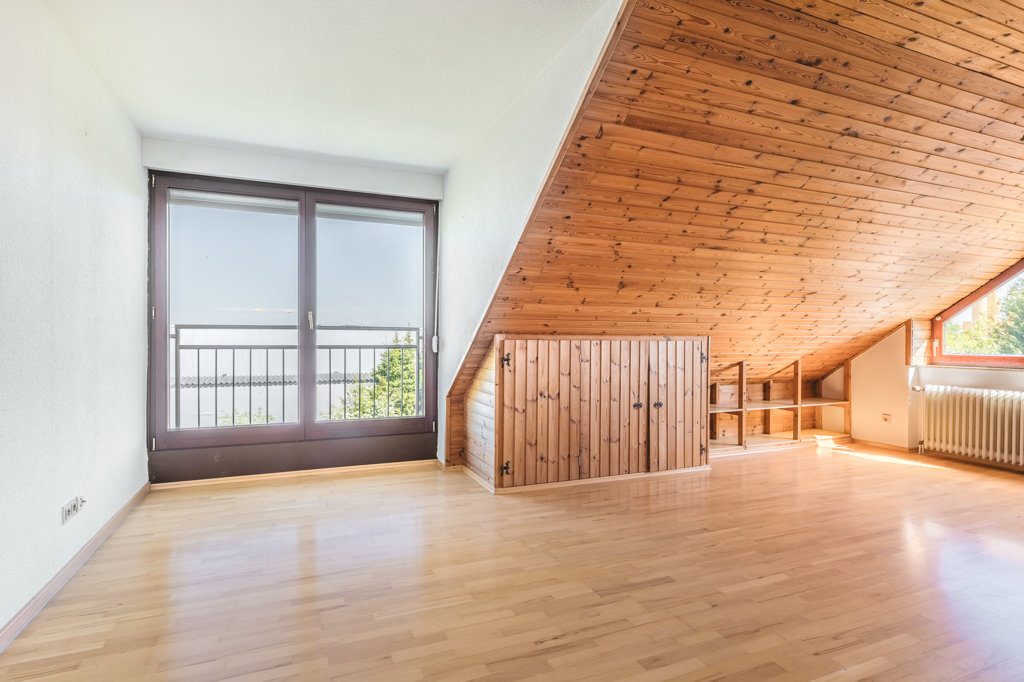 Immobilienangebot - Simmerath - Wohnen - Teilmodernisierte Doppelhaushälfte mit Garten und Garage
