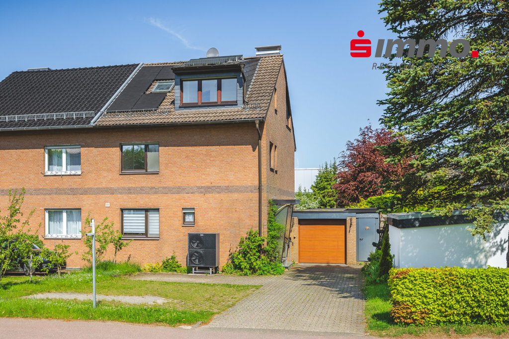 Immobilienangebot - Simmerath - Wohnen - Teilmodernisierte Doppelhaushälfte mit Garten und Garage