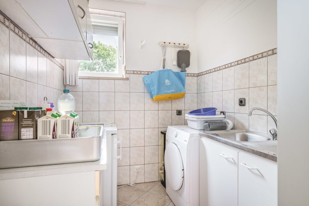 Immobilienangebot - Würselen - Wohnen - Großzügig zugeschnittene 4-Zimmerwohnung mit 2 Bädern und separater Garage Nähe Rhein-Maas-Klinikum