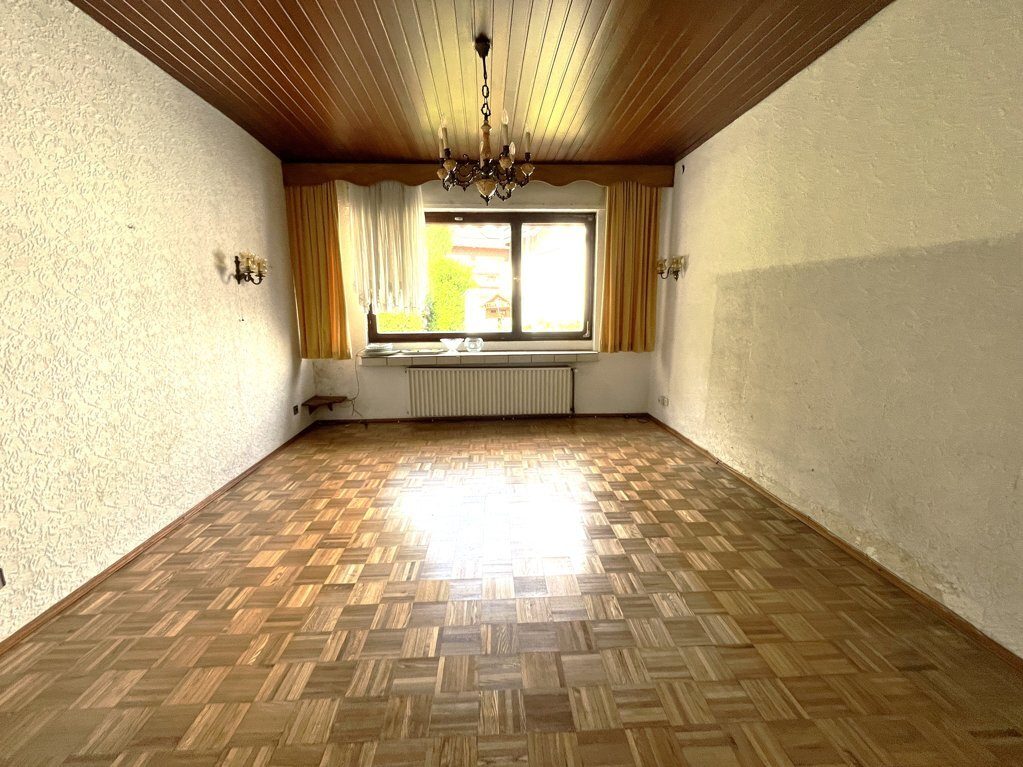 Immobilienangebot - Würselen - Wohnen - Ansprechendes Zweifamilienhaus mit Garage und Garten in Elchenrath