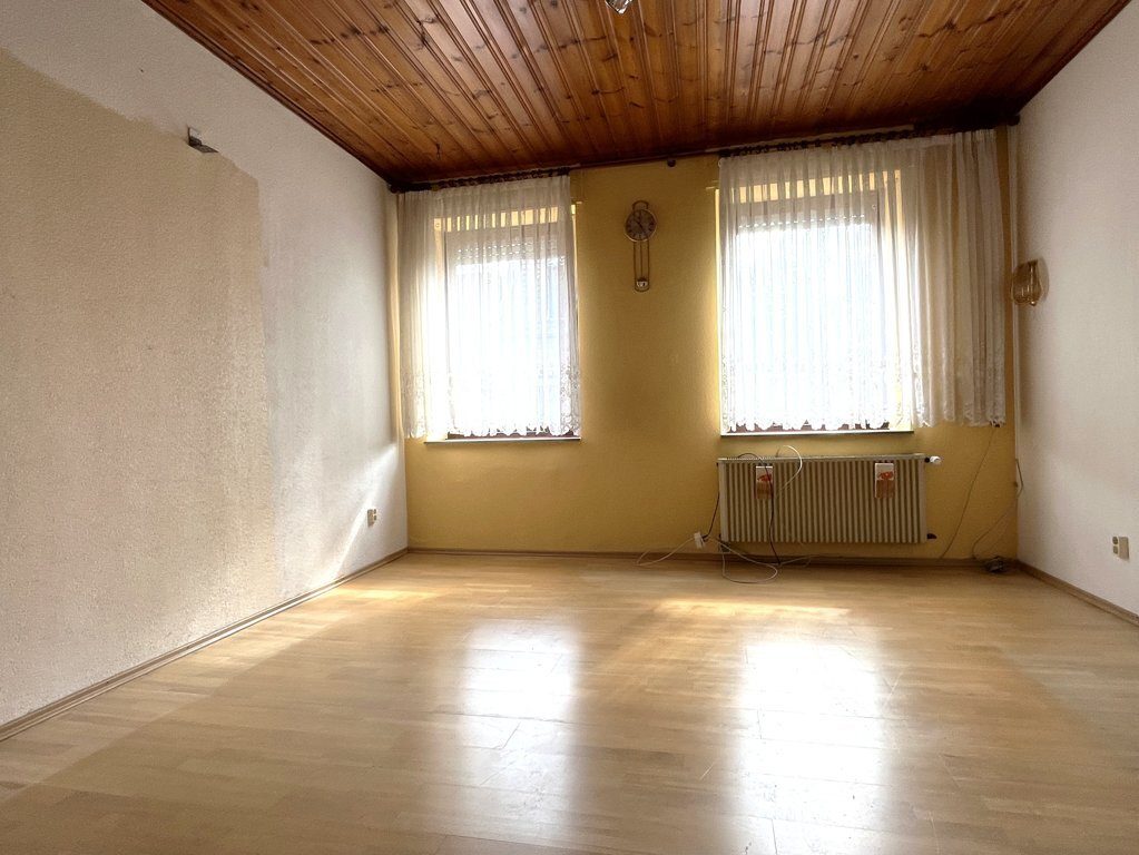 Immobilienangebot - Würselen - Wohnen - Ansprechendes Zweifamilienhaus mit Garage und Garten in Elchenrath
