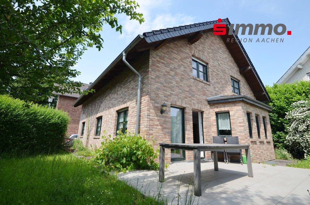 Immobilienangebot - Alsdorf - Wohnen - Freistehendes Einfamilienhaus mit Garage und uneinsehbarem Garten