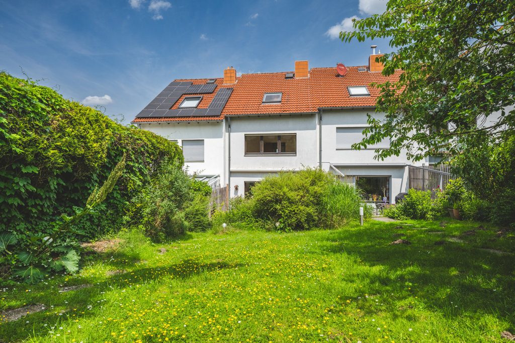 Immobilienangebot - Aachen - Wohnen - Seltene Gelegenheit!
Gepflegtes Einfamilienhaus mit sonnigem
Garten und Garage in der Aachener Soers