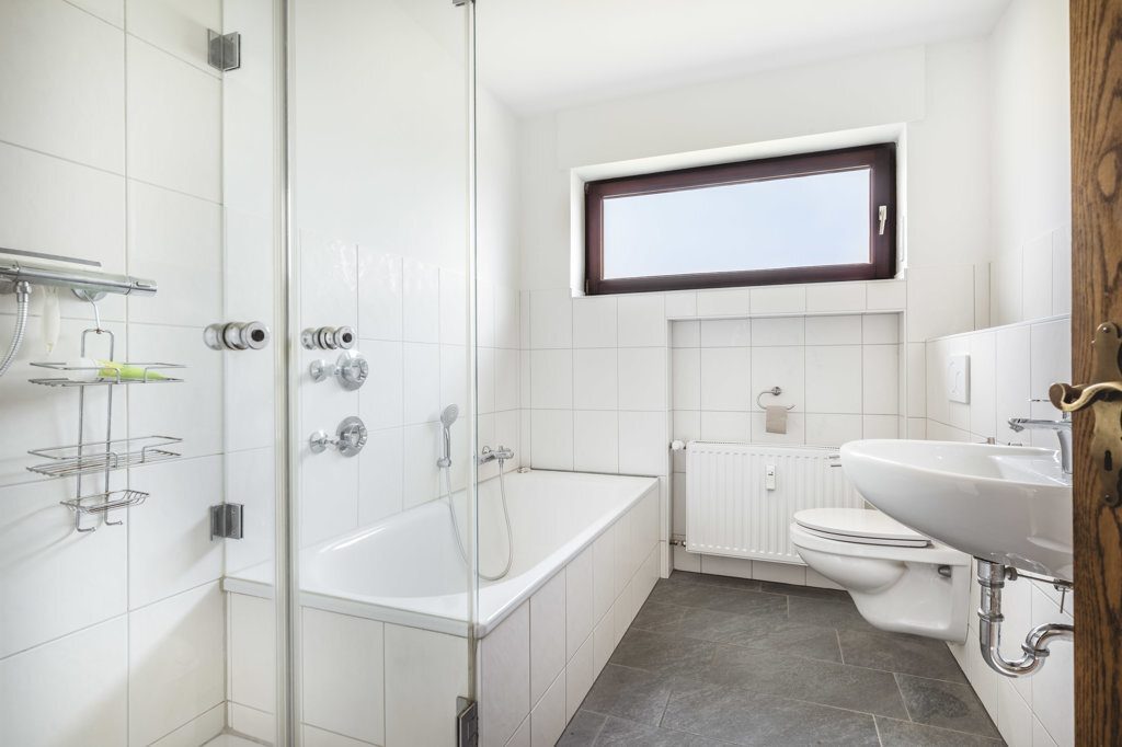 Immobilienangebot - Herzogenrath - Wohnen - Wohnpark Wilsberg!
Energetisch aufwendig modernisiertes Zweifamilienhaus als solide Kapitalanlage
