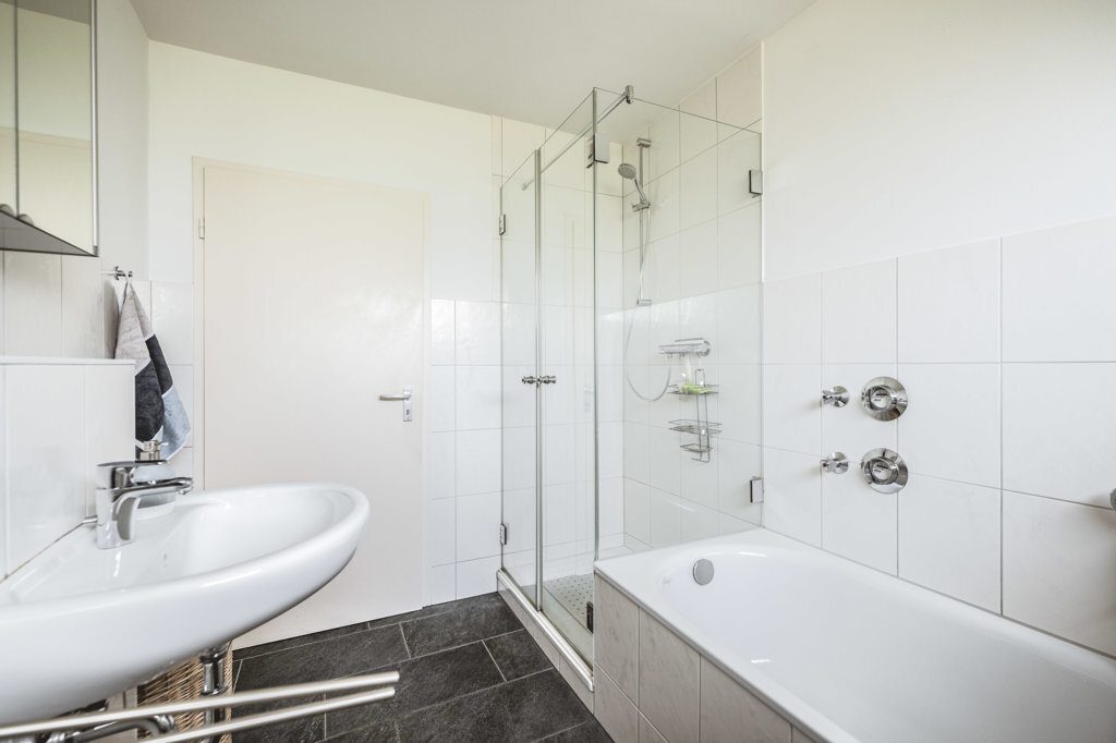 Immobilienangebot - Herzogenrath - Wohnen - Wohnpark Wilsberg!
Energetisch aufwendig modernisiertes Zweifamilienhaus als solide Kapitalanlage
