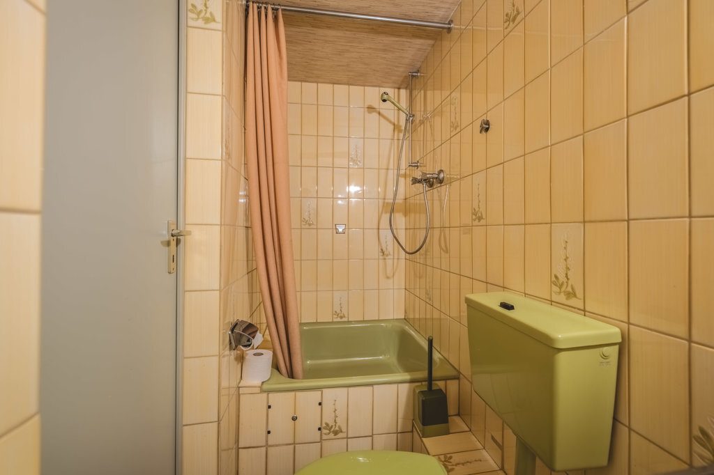 Immobilienangebot - Herzogenrath - Wohnen - Wohnpark Wilsberg!
Energetisch aufwendig modernisiertes Zweifamilienhaus als solide Kapitalanlage