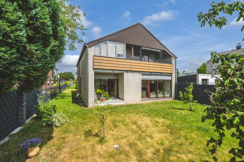 Immobilienangebot - Herzogenrath - Wohnen - Wohnpark Wilsberg!
Energetisch aufwendig modernisiertes Zweifamilienhaus als solide Kapitalanlage