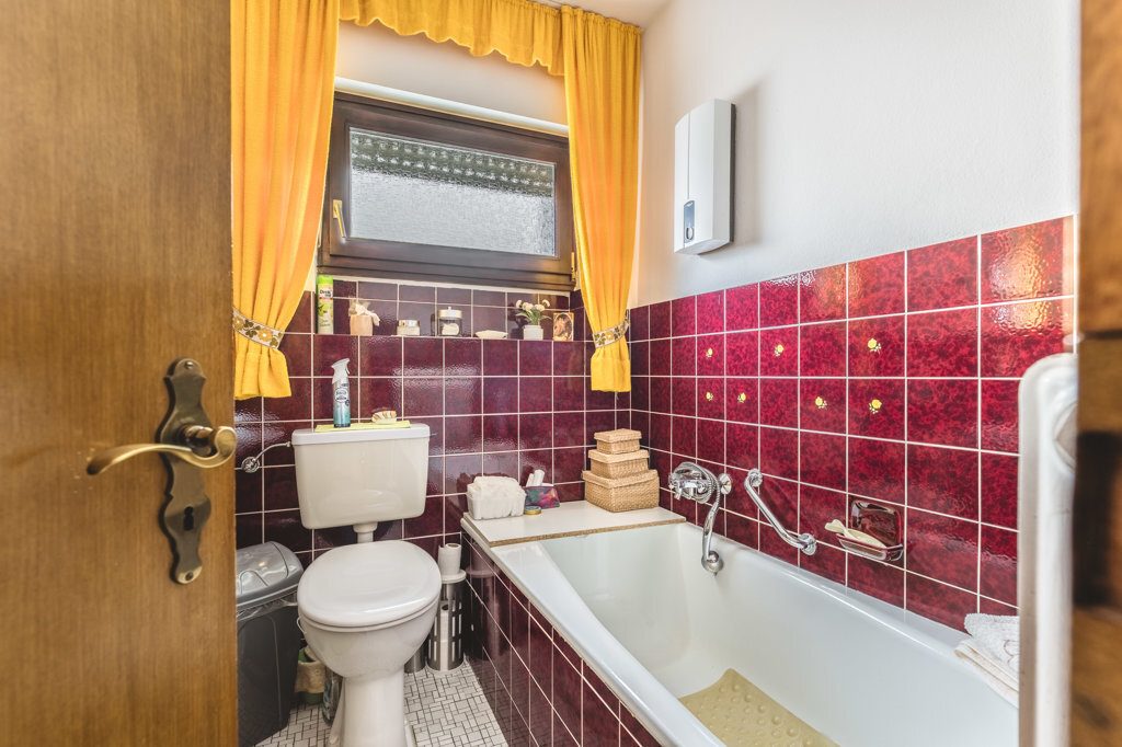Immobilienangebot - Aachen - Wohnen - Attraktives Einfamilienhaus im Bungalowstil
mit Garage und sonnigem Grundstück