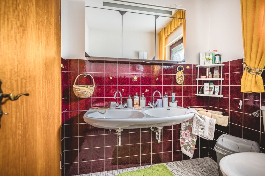 Immobilienangebot - Aachen - Wohnen - Attraktives Einfamilienhaus im Bungalowstil
mit Garage und sonnigem Grundstück