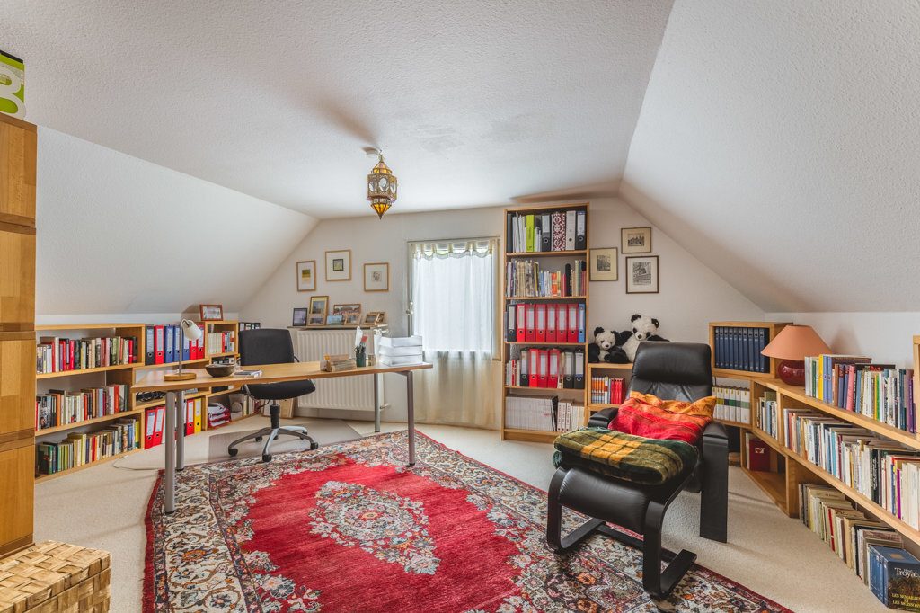 Immobilienangebot - Monschau - Wohnen - Top gepflegtes Landhaus mit Tandemgarage auf weitläufigem Grundstück