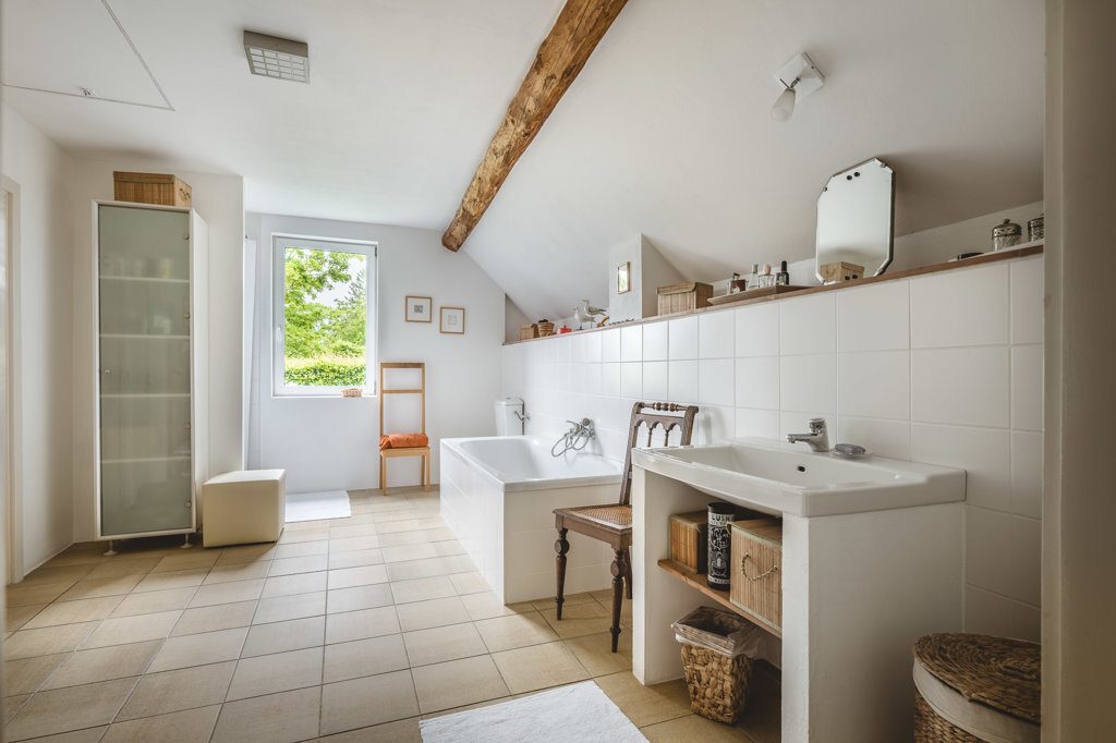 Immobilienangebot - Monschau - Wohnen - Top gepflegtes Landhaus mit Tandemgarage auf weitläufigem Grundstück