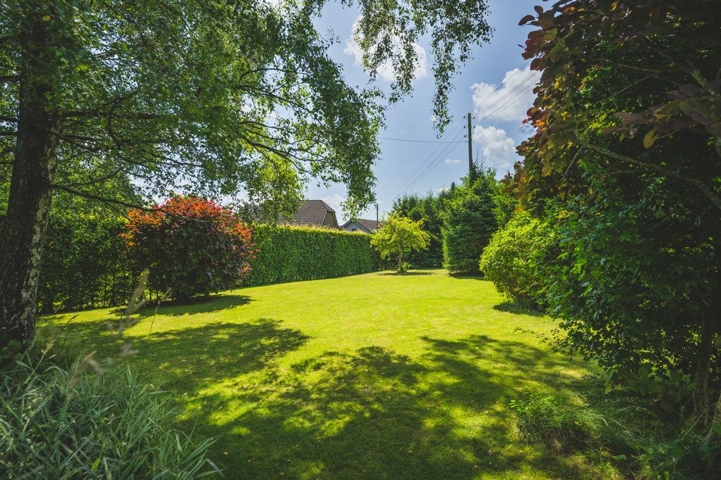 Immobilienangebot - Monschau - Wohnen - Top gepflegtes Landhaus mit Tandemgarage auf weitläufigem Grundstück