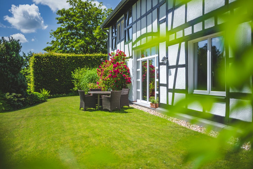 Immobilienangebot - Monschau - Wohnen - Top gepflegtes Landhaus mit Tandemgarage auf weitläufigem Grundstück