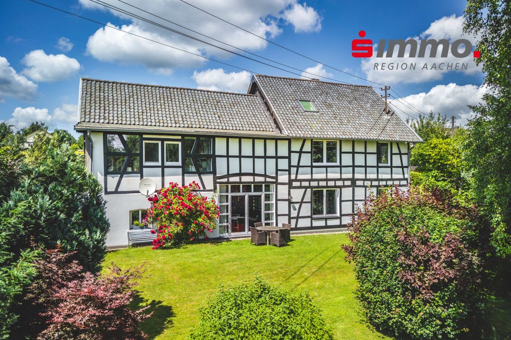 Immobilienangebot - Monschau - Wohnen - Top gepflegtes Landhaus mit Tandemgarage auf weitläufigem Grundstück