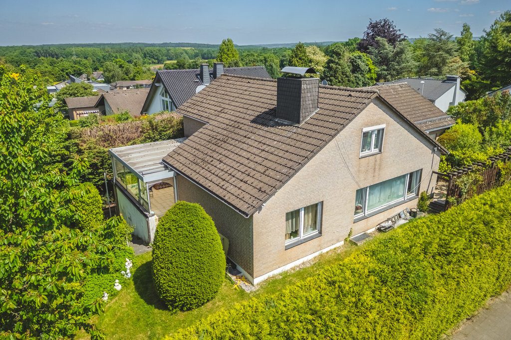 Immobilienangebot - Aachen - Wohnen - Großzügiges Zweifamilienhaus in ruhiger Wohnlage