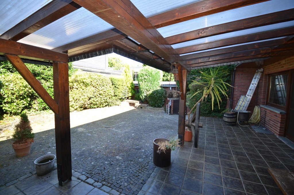 Immobilienangebot - Baesweiler - Wohnen - Großzügiges Einfamilienhaus mit Garage im Stadtzentrum