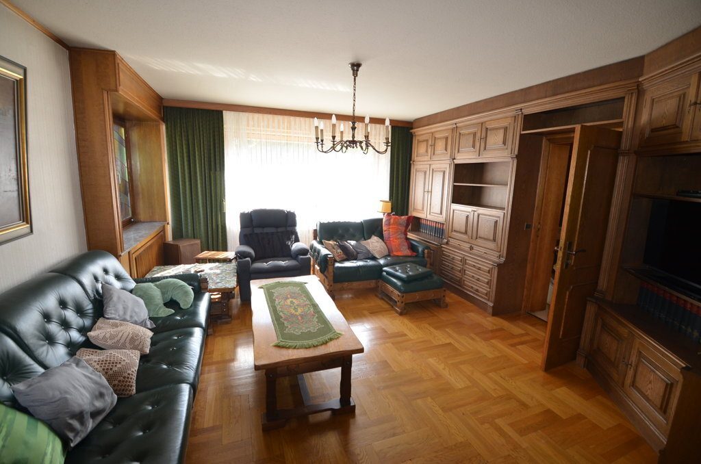 Immobilienangebot - Baesweiler - Wohnen - Großzügiges Einfamilienhaus mit Garage im Stadtzentrum